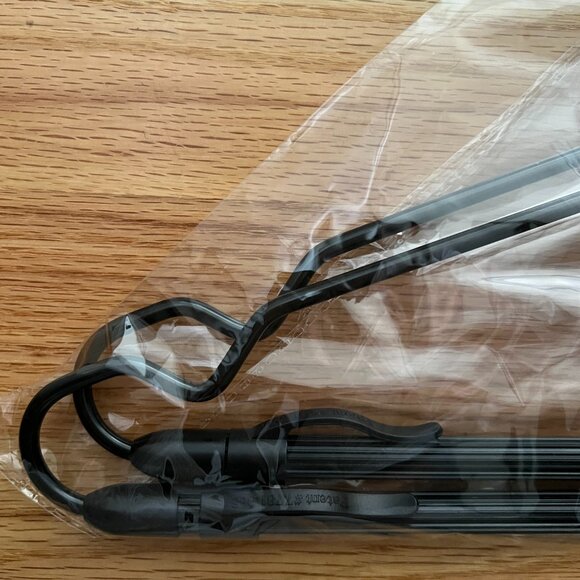 TUMI Hangers, Set of 2 - Picture 4 of 5